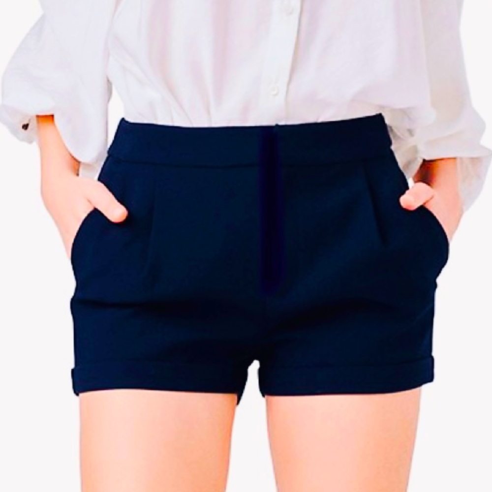 NWOT C. Wonder 100% Silk Satin Pleated Pocket Side Zip Belt Loop Short Navy Sz 4
